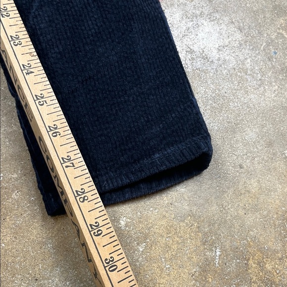 Levi’s Dark indigo Corduroy 721 High rise skinny Pants
Size: 31 - Picture 8 of 9